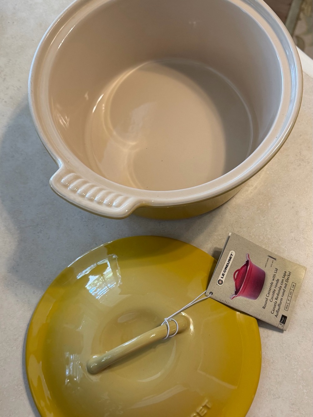 Le Creuset RARE 3 Quart round Casserole QUINCE (Yellow) NWT - Picture 5 of 8